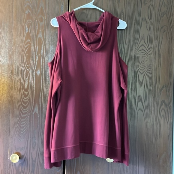 Calia by Carrie Underwood maroon exposed shoulder, long sleeved sweatshirt. 2X - Picture 6 of 9